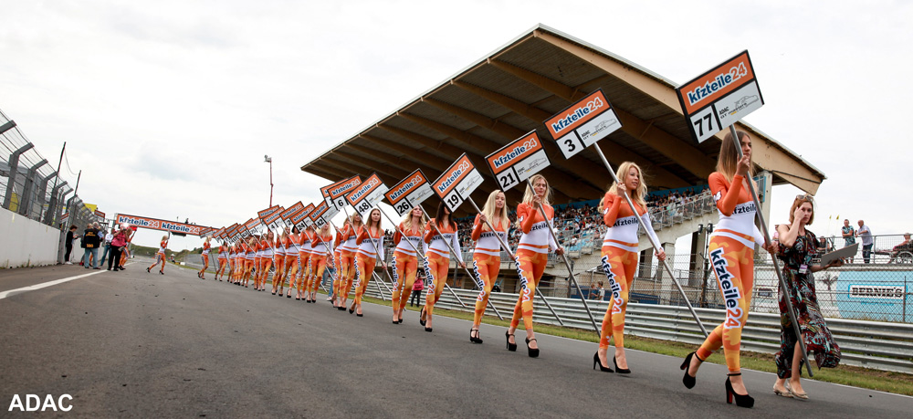 R1 Grid girls