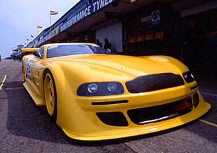 Aston Martin DB700